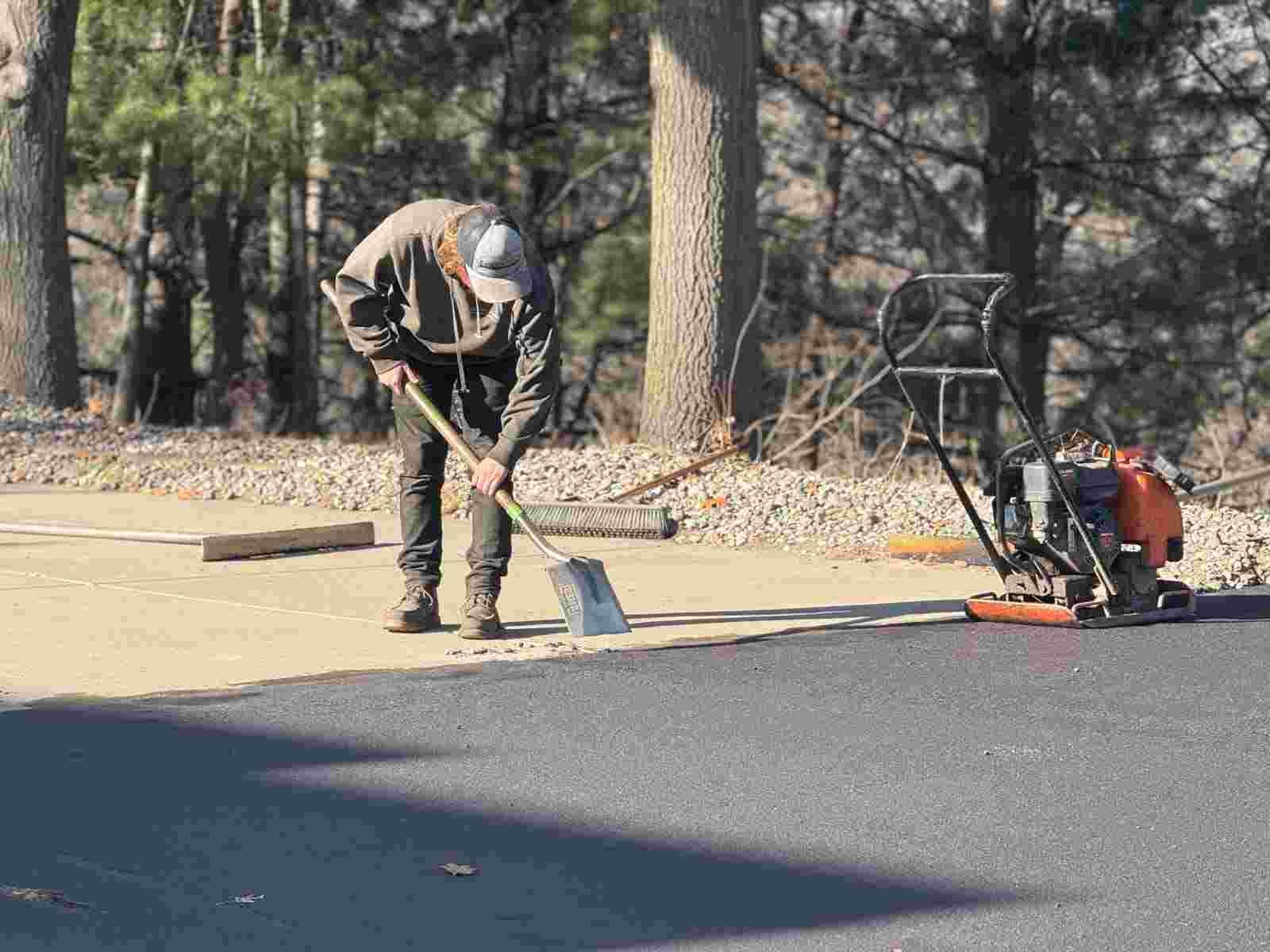 Durable Paving's worker doing an asphalt driveway installation.